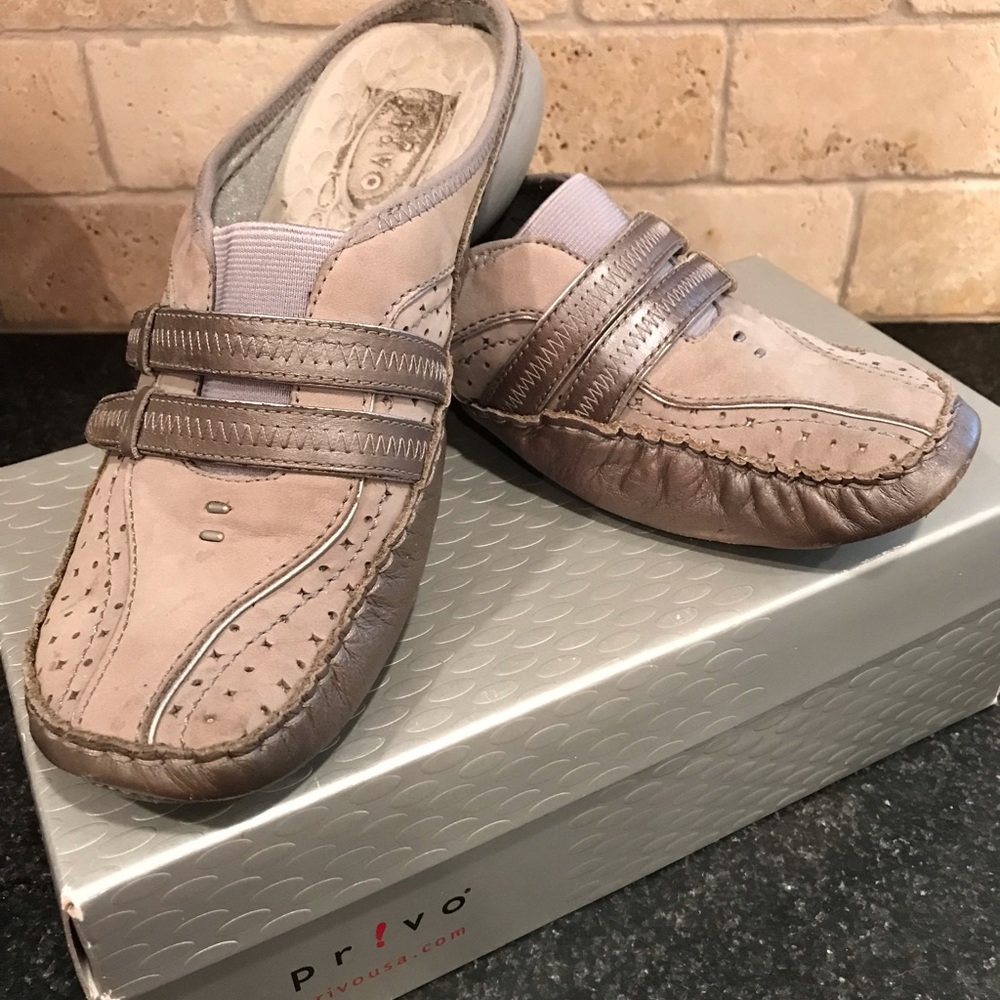 Privo casual shoes. Barely worn. Smoke free home